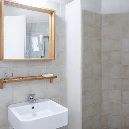 Seafront Elegant Apartamento